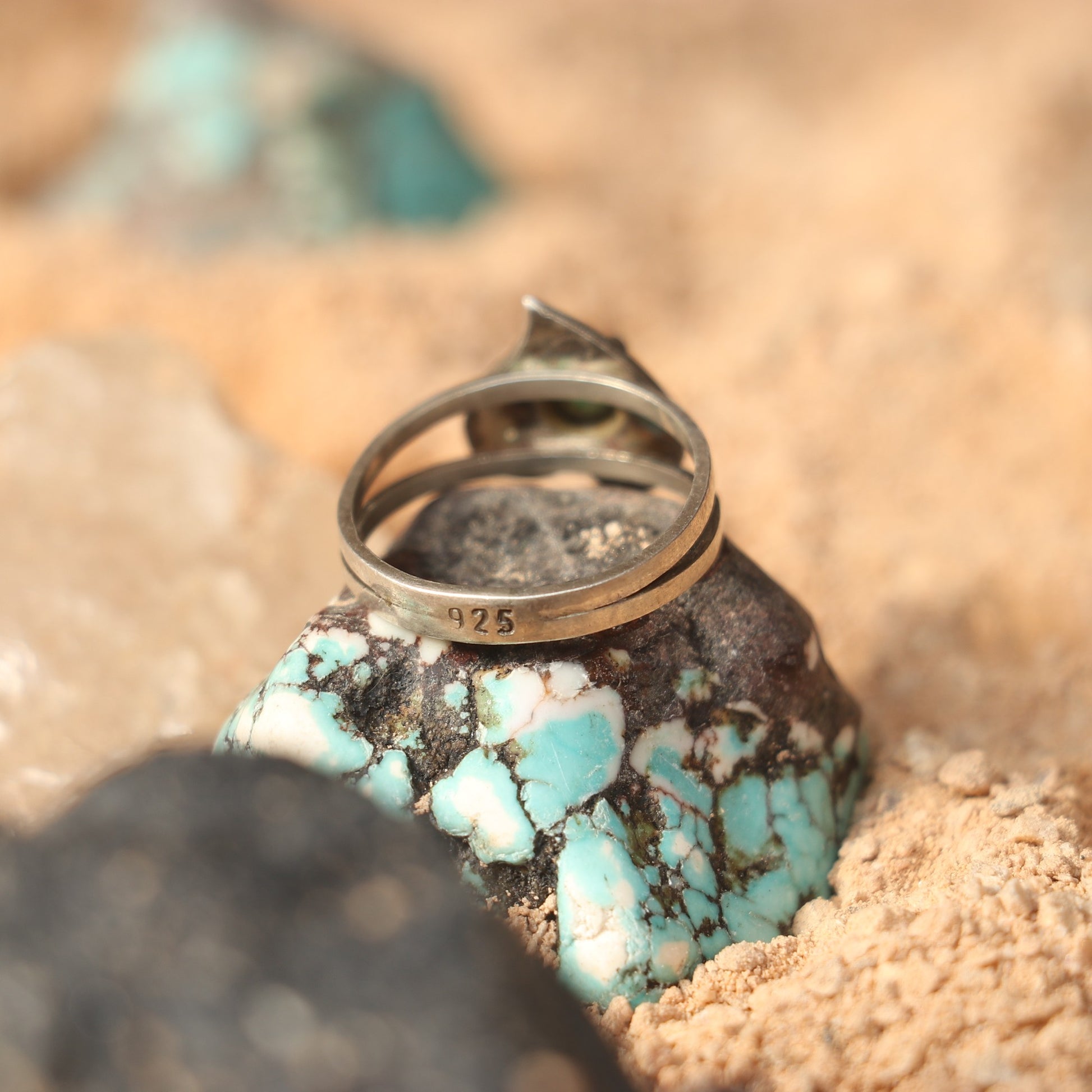 SILVER HEART SHAPED RING WITH NATURAL EMERALD