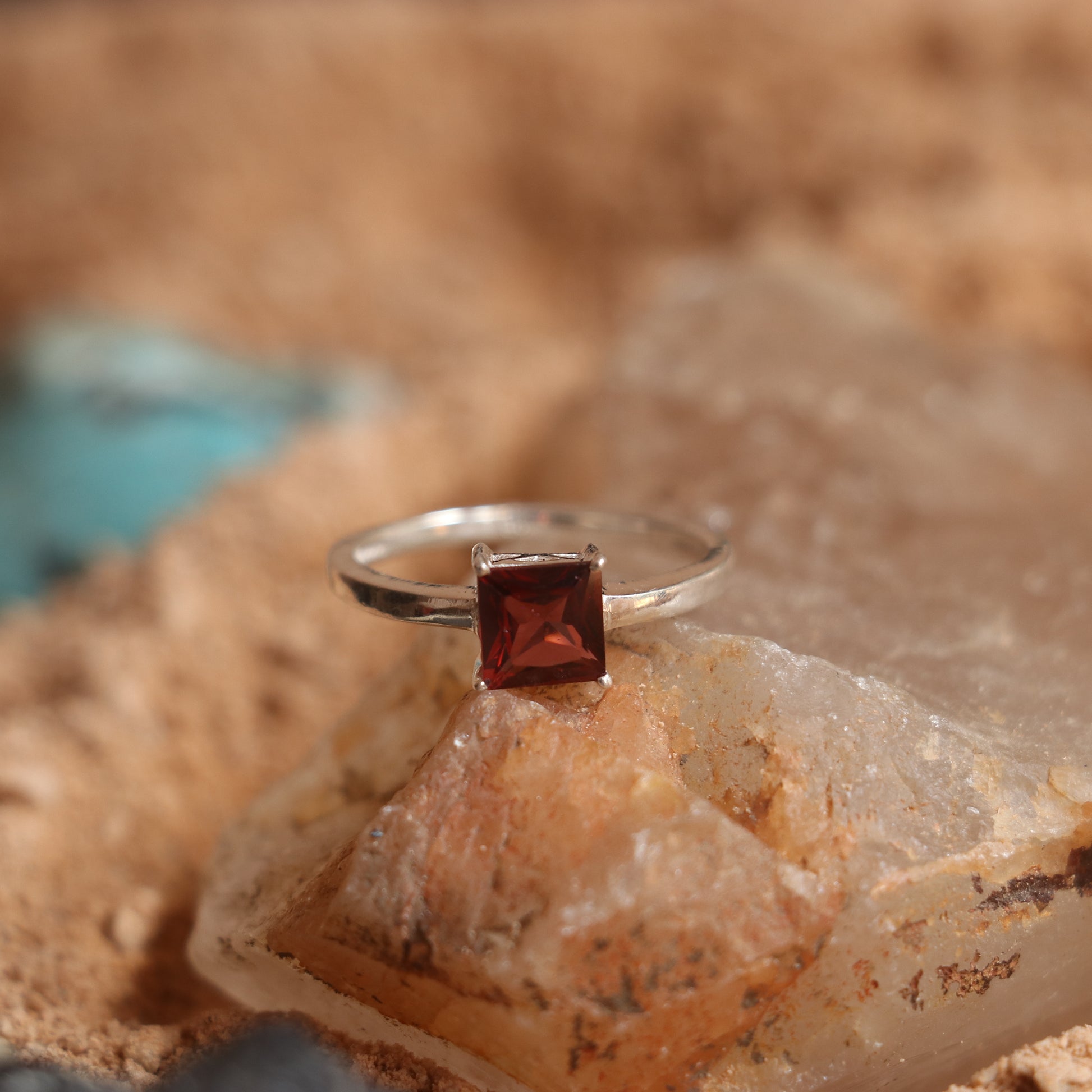 SILVER RING WITH SQUARE GARNET