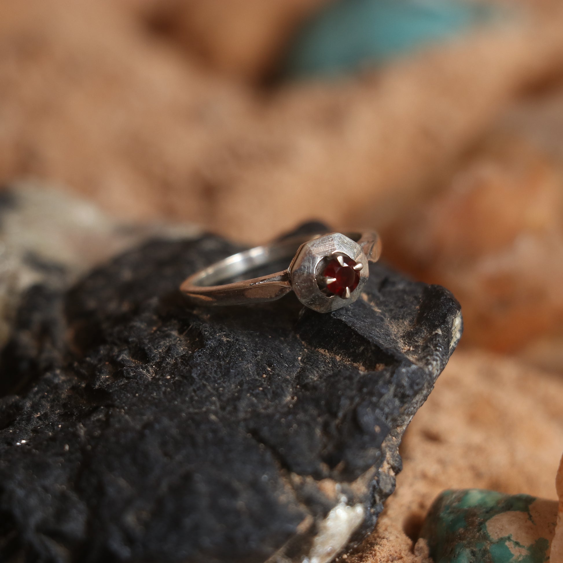 SILVER RING STUDDED WITH GARNET