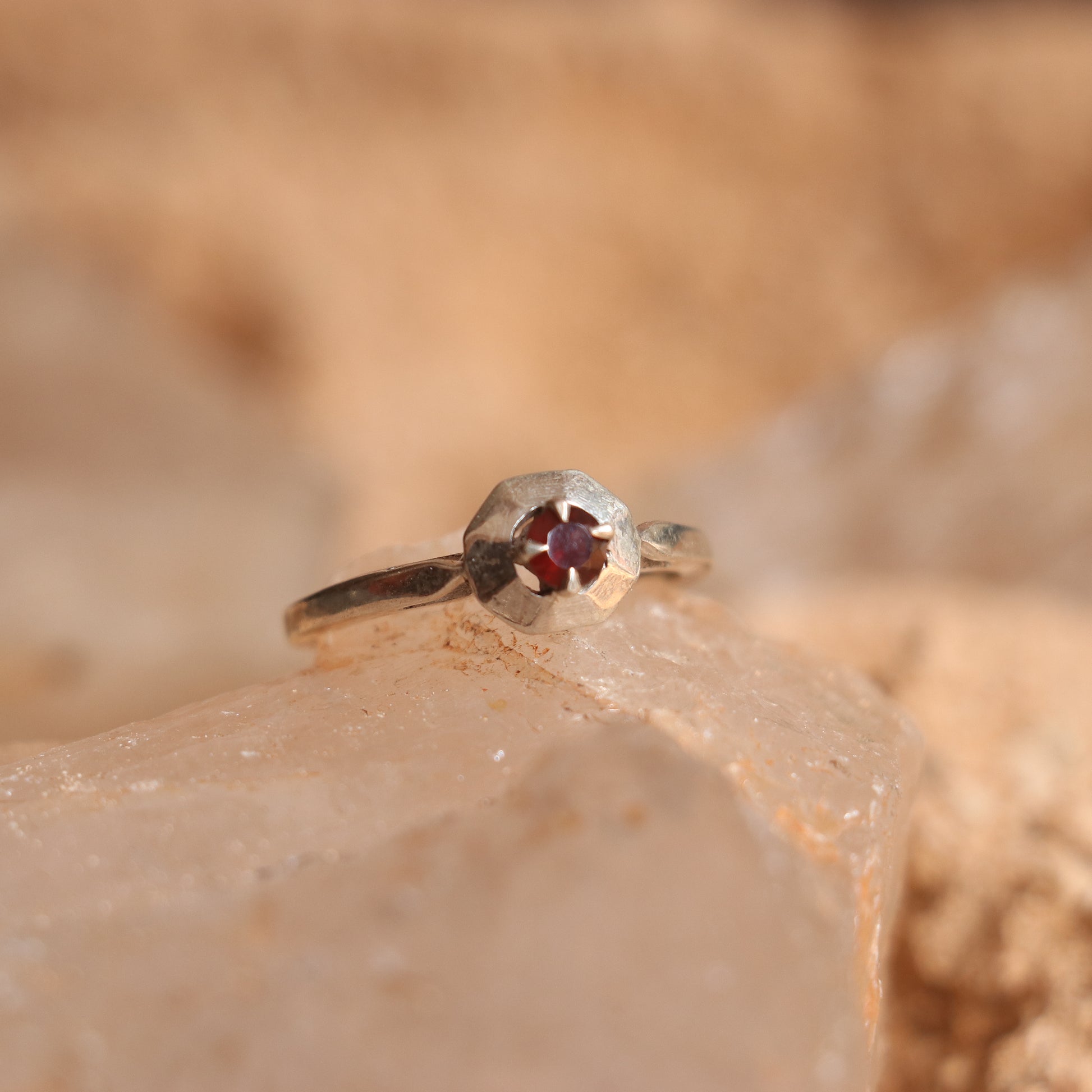 SILVER RING STUDDED WITH GARNET