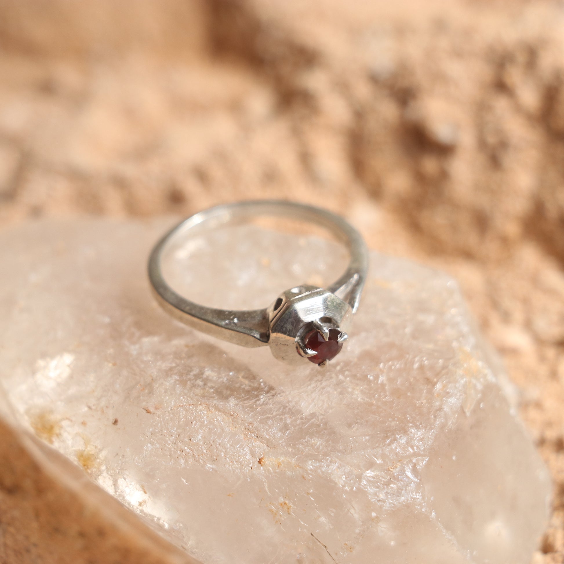 SILVER RING STUDDED WITH GARNET