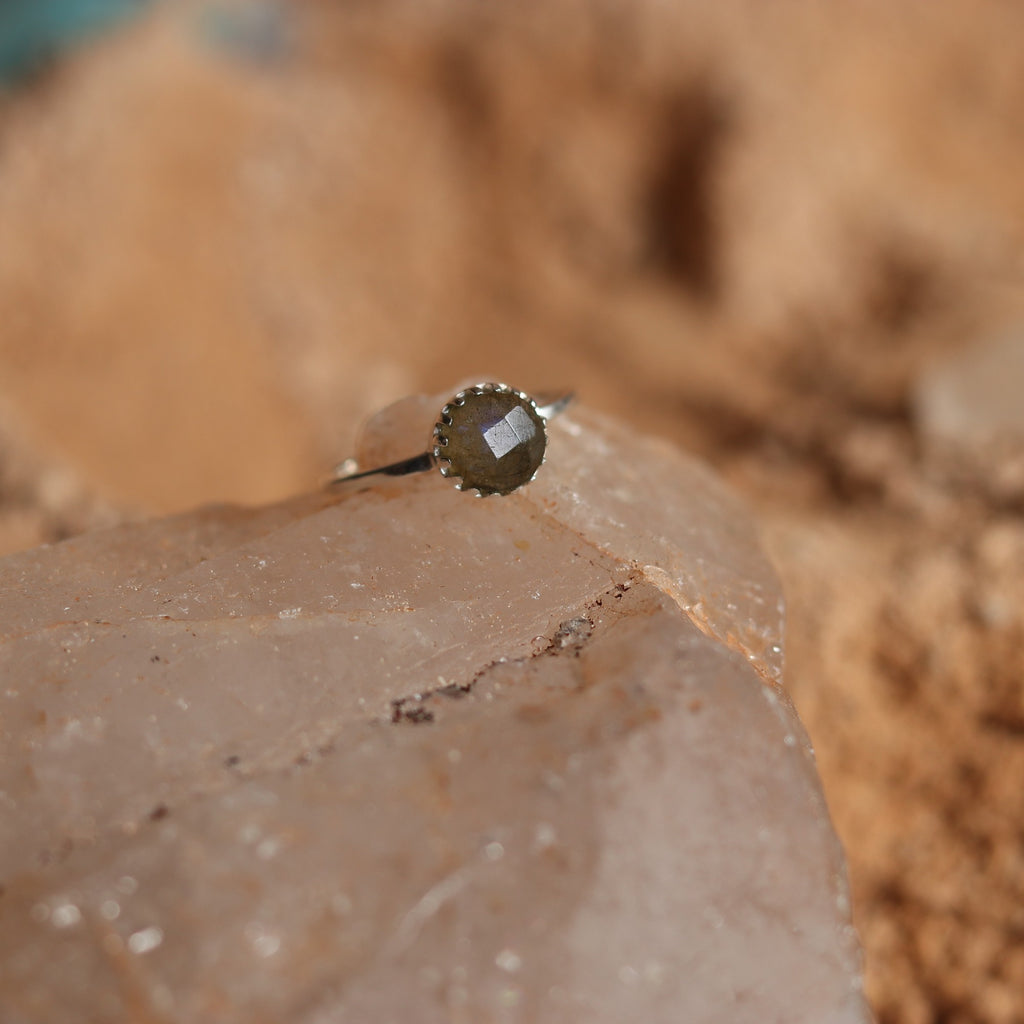 SILVER RING STUDDED WITH LABRADORITE
