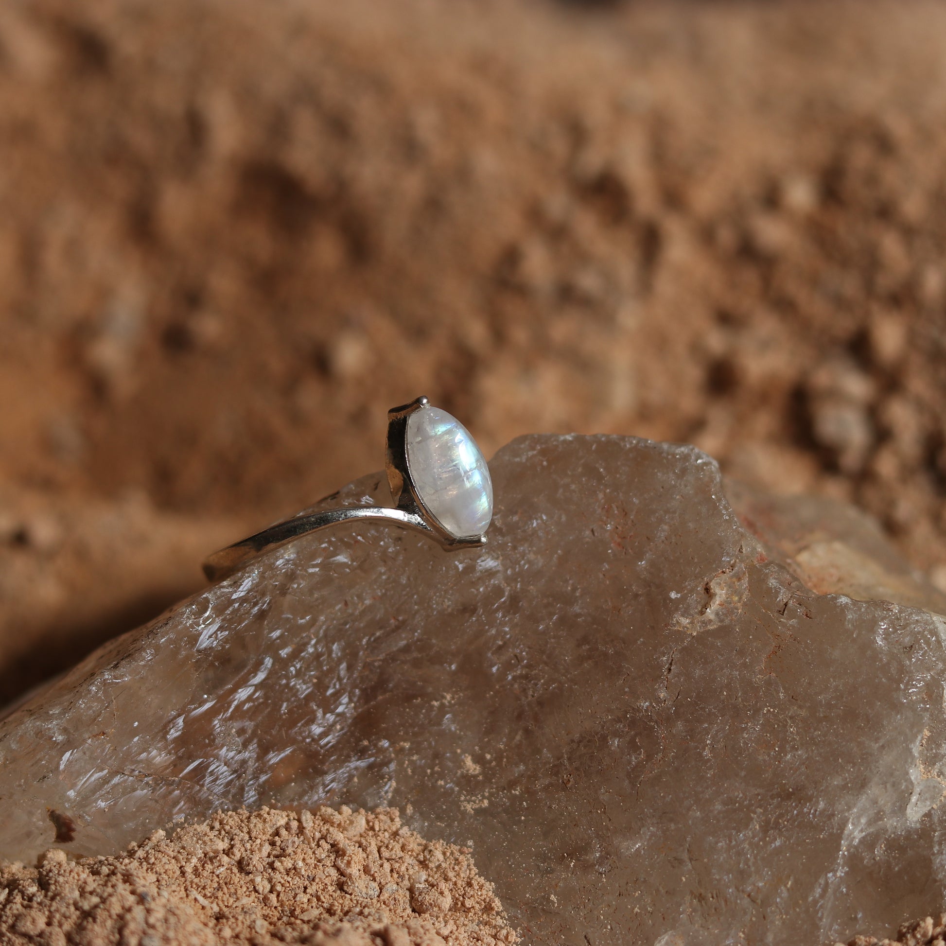 SILVER RING WITH LABRADORITE
