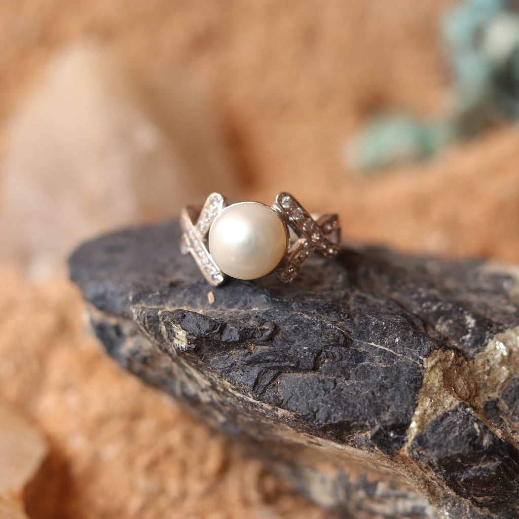 SILVER RING STUDDED WITH ZIRCON AND NATURAL PEARL