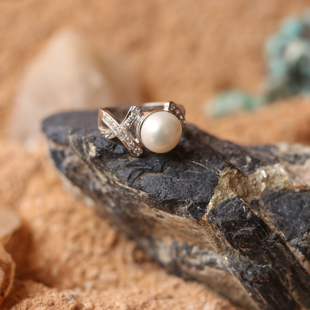 SILVER RING STUDDED WITH ZIRCON AND NATURAL PEARL