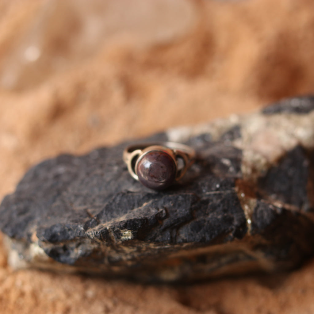 SILVER RING STUDDED WITH STAR RUBY