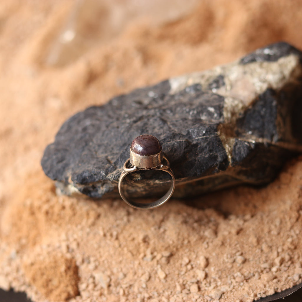 SILVER RING STUDDED WITH STAR RUBY
