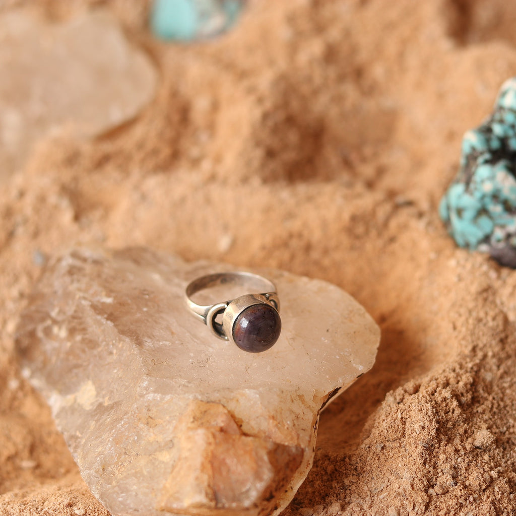SILVER RING STUDDED WITH STAR RUBY