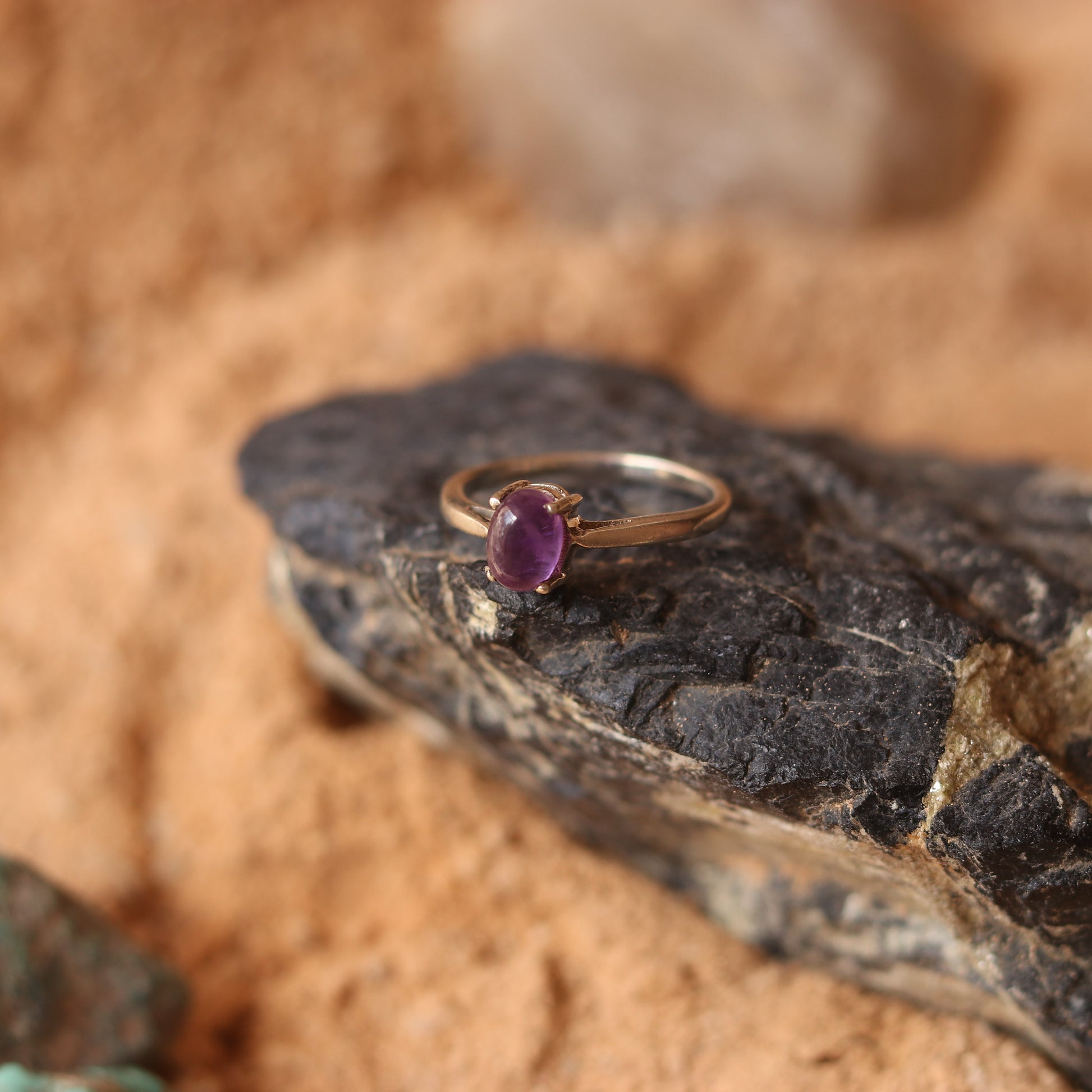 SILVER RING STUDDED WITH AMETHYST
