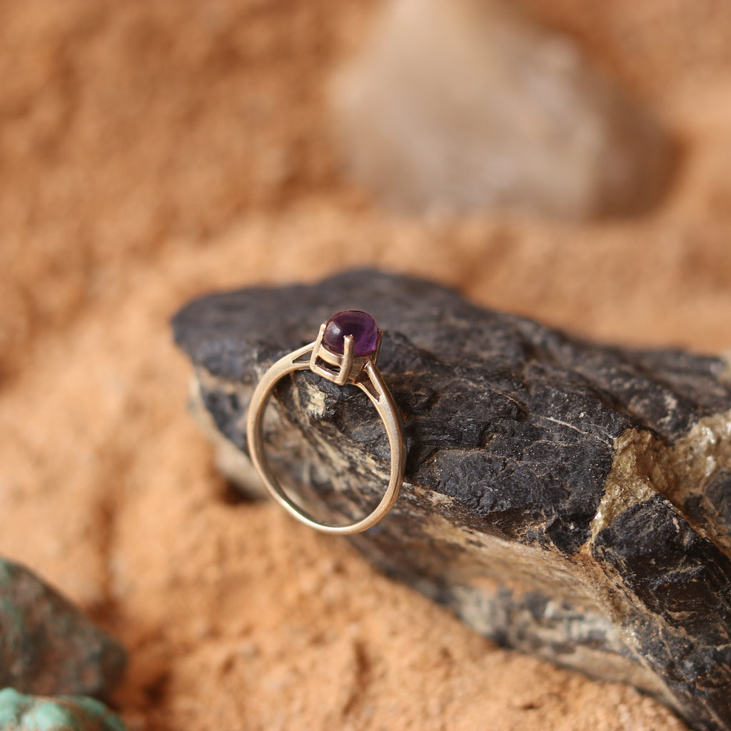 SILVER RING STUDDED WITH AMETHYST