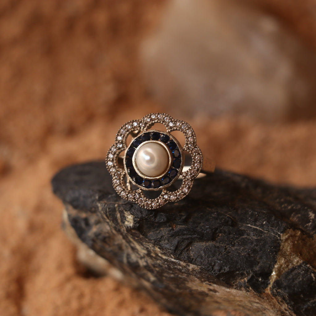 SILVER RING STUDDED WITH WHITE AND BLUE ZIRCONS AND NATURAL PEARL