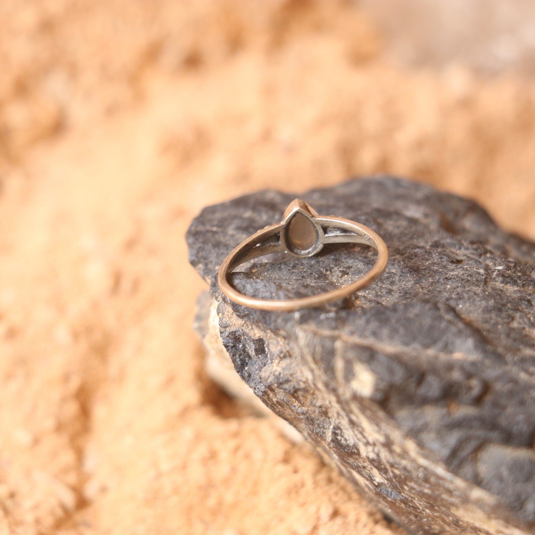 SILVER RING STUDDED WITH LABRADORITE