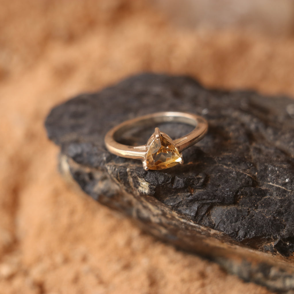 SILVER RING WITH A TRIANGULAR GOLDEN TOPAZ