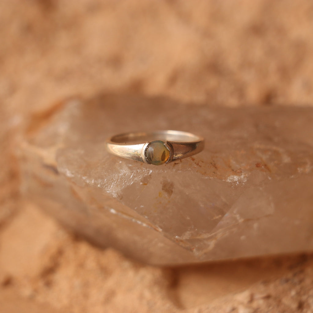 SILVER BAND STUDDED WITH AUSTRALIAN OPAL