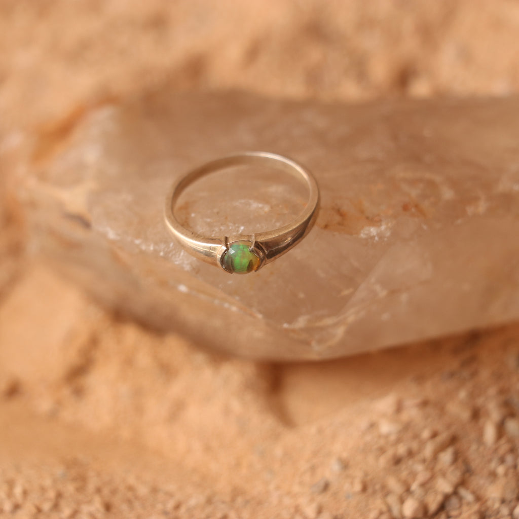 SILVER BAND STUDDED WITH AUSTRALIAN OPAL