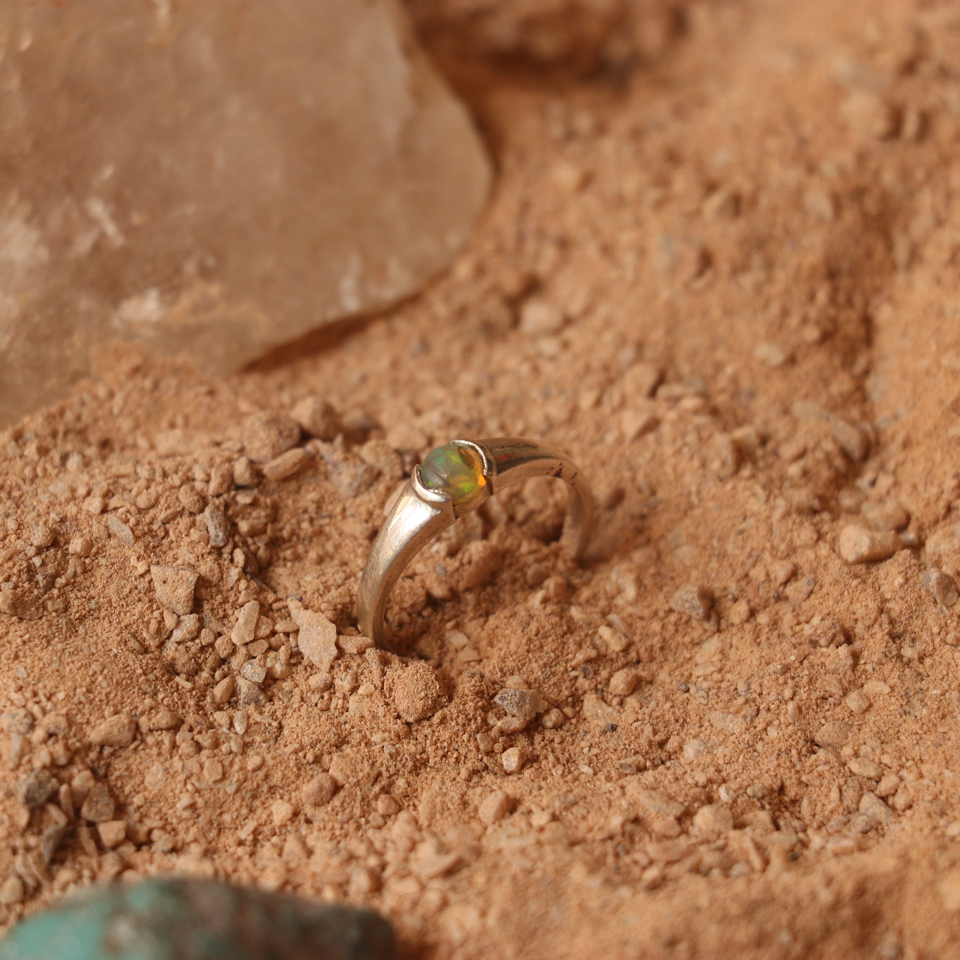 SILVER BAND STUDDED WITH AUSTRALIAN OPAL