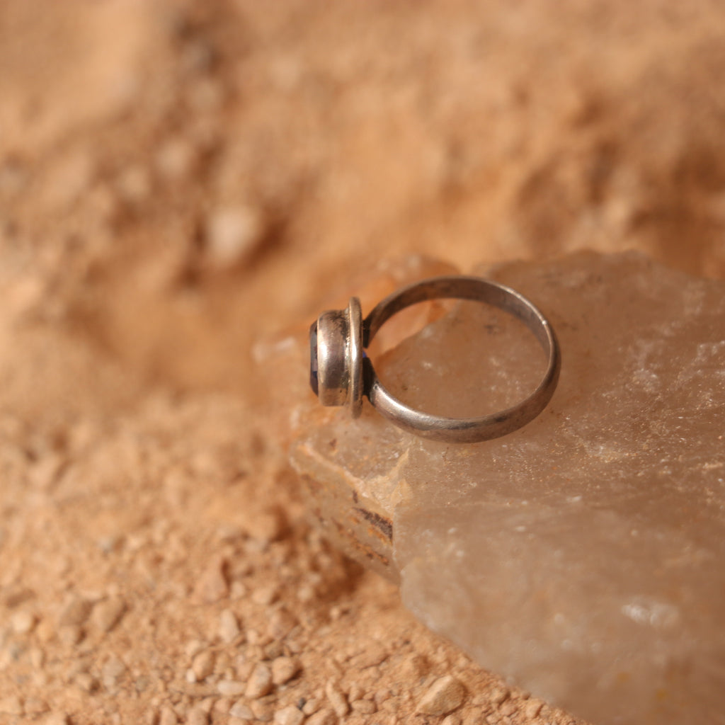 SILVER RING STUDDED WITH TANZANITE