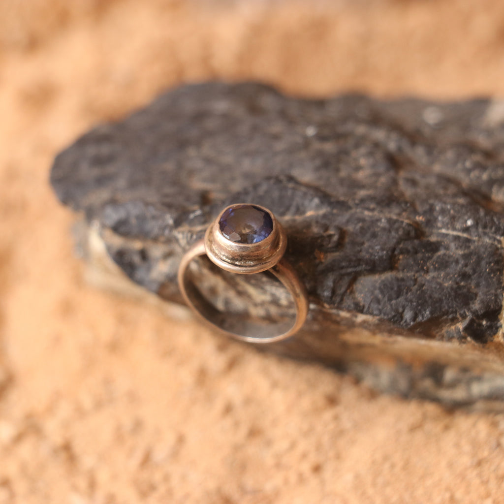 SILVER RING STUDDED WITH TANZANITE