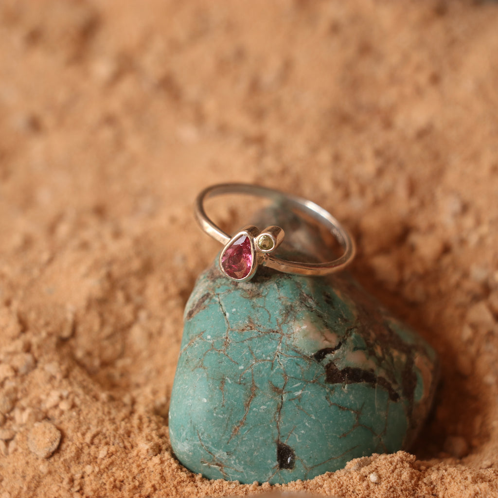 SILVER RING STUDDED WITH YELLOW & PINK TOURMALINE