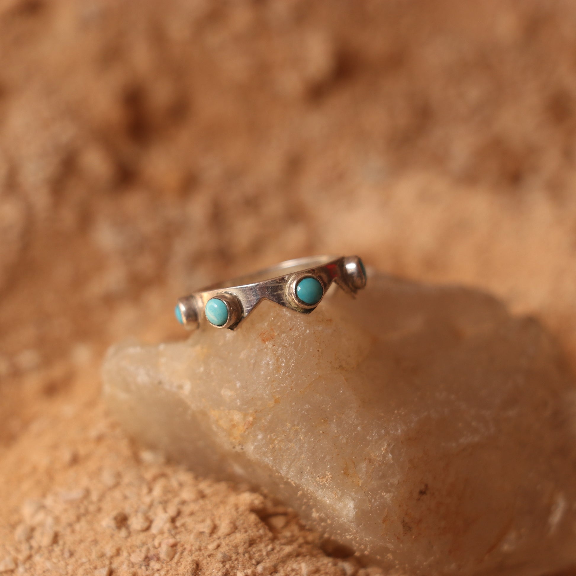 CROWN STYLE SILVER RING WITH TURQUOISE