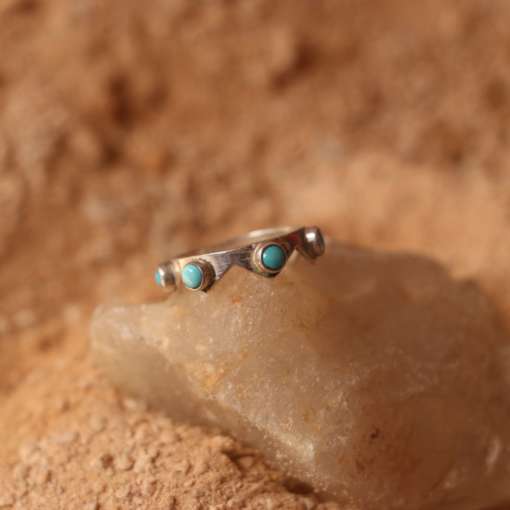 CROWN STYLE SILVER RING WITH TURQUOISE