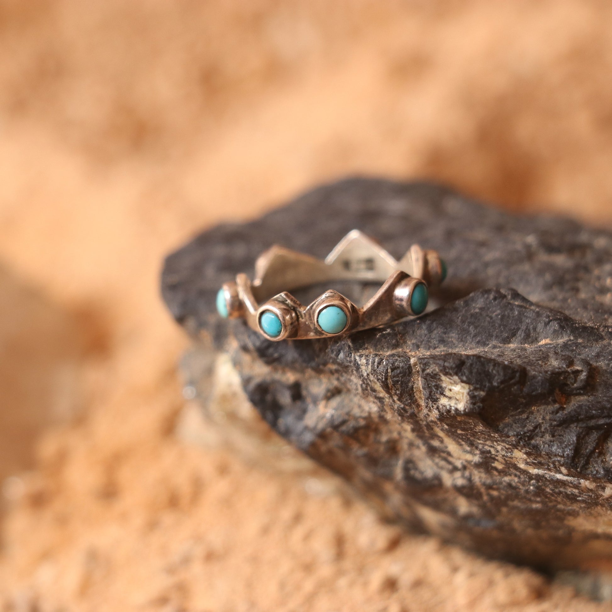 CROWN STYLE SILVER RING WITH TURQUOISE