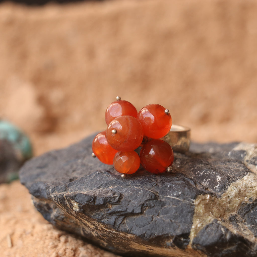 SILVER RING STUDDED WITH AGATE BALLS