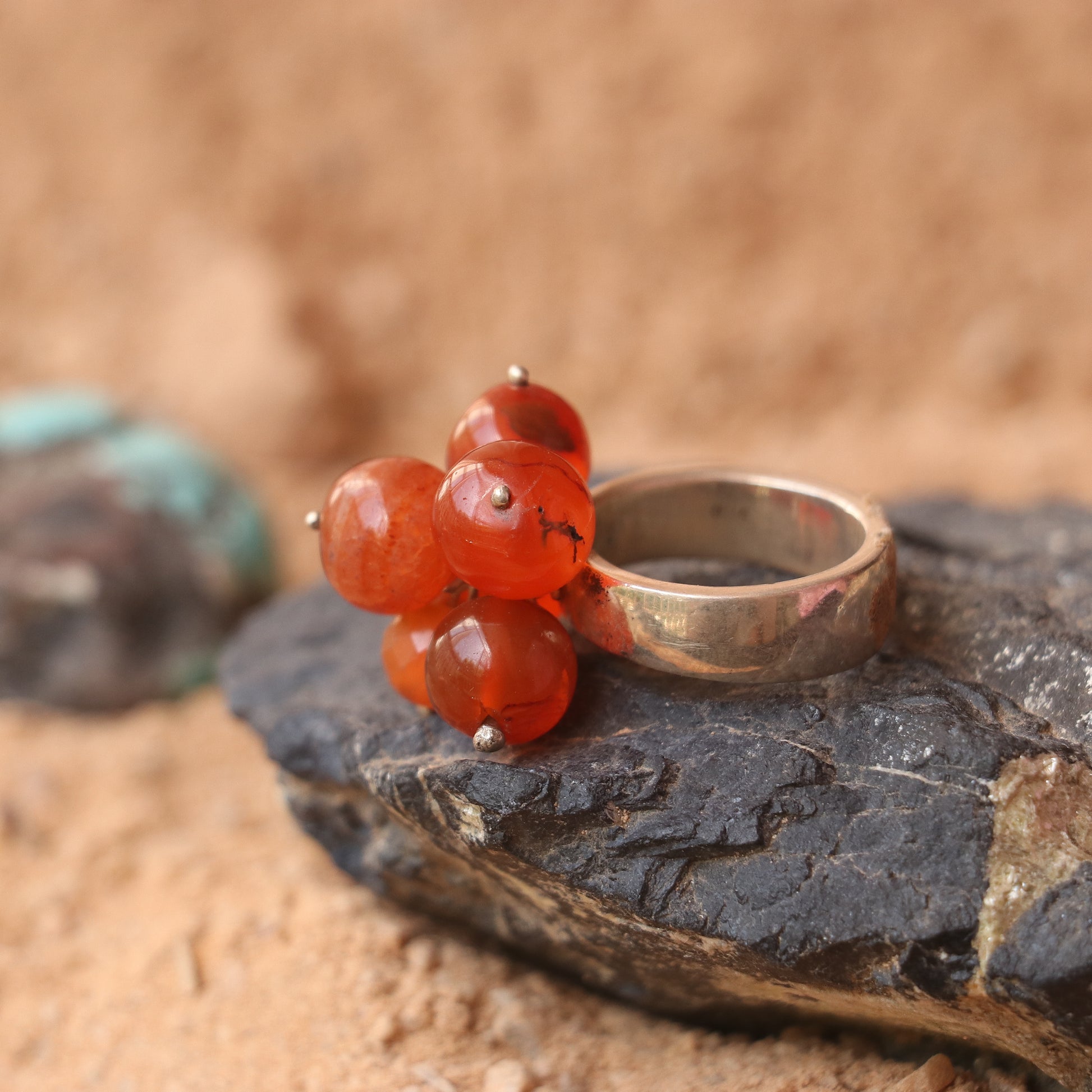 SILVER RING STUDDED WITH AGATE BALLS