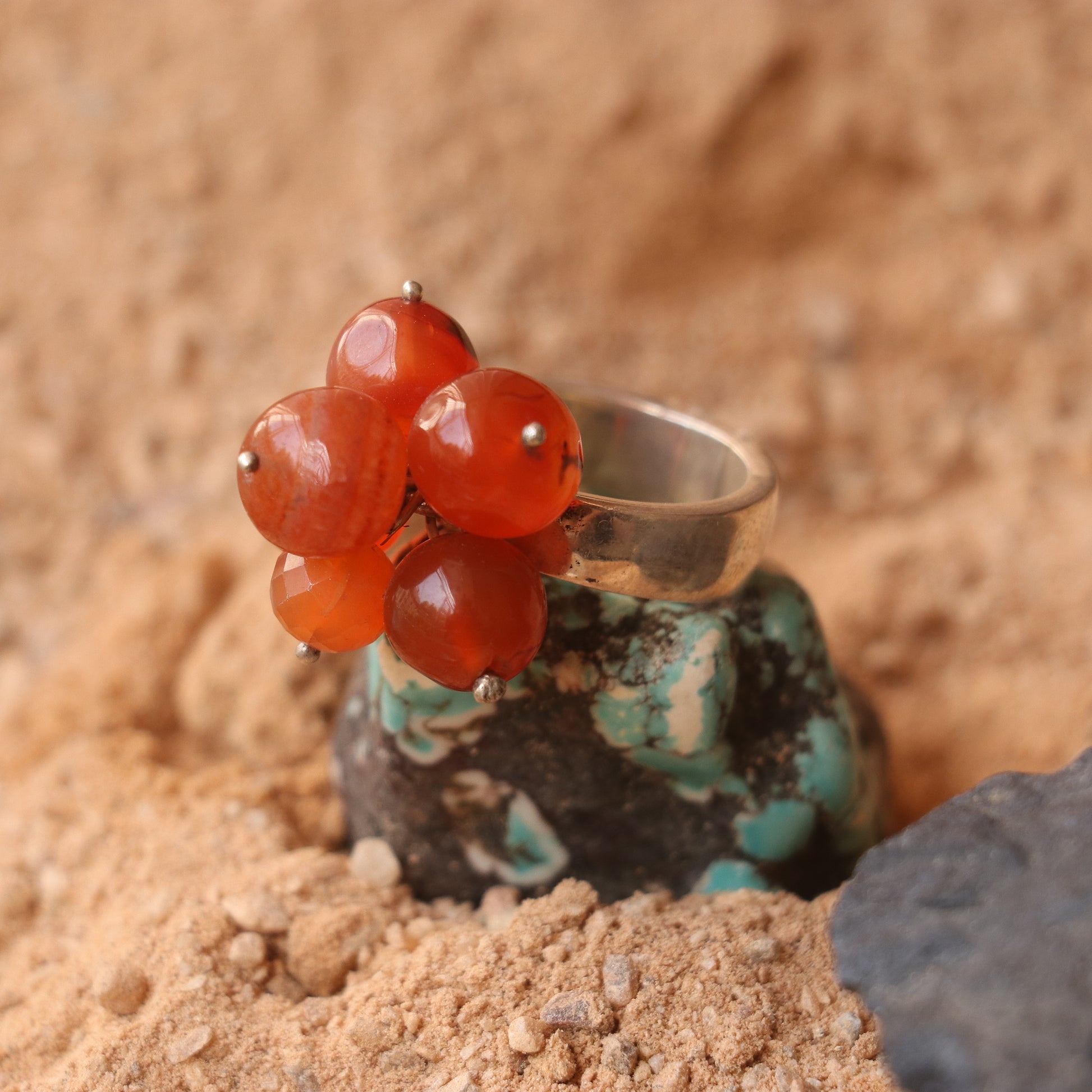 SILVER RING STUDDED WITH AGATE BALLS