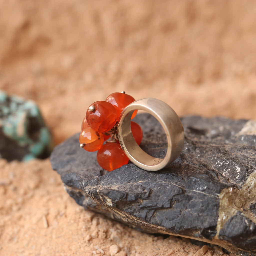 SILVER RING STUDDED WITH AGATE BALLS