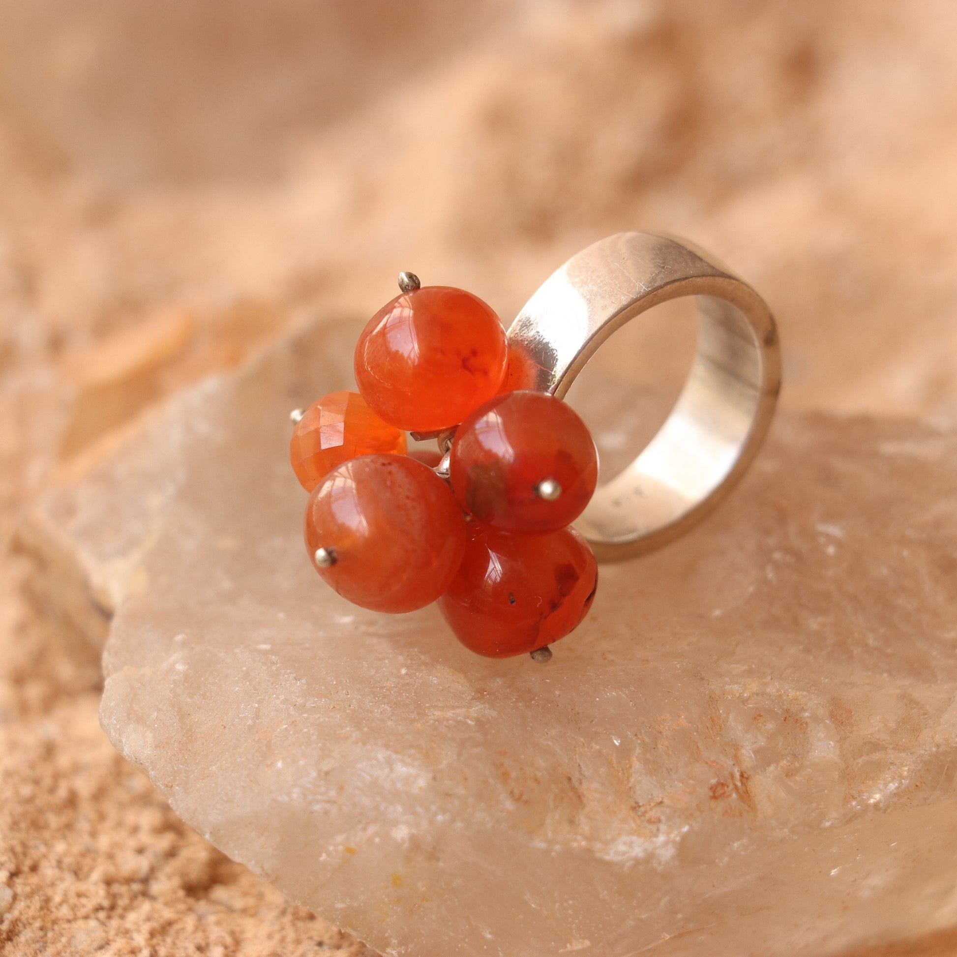 SILVER RING STUDDED WITH AGATE BALLS