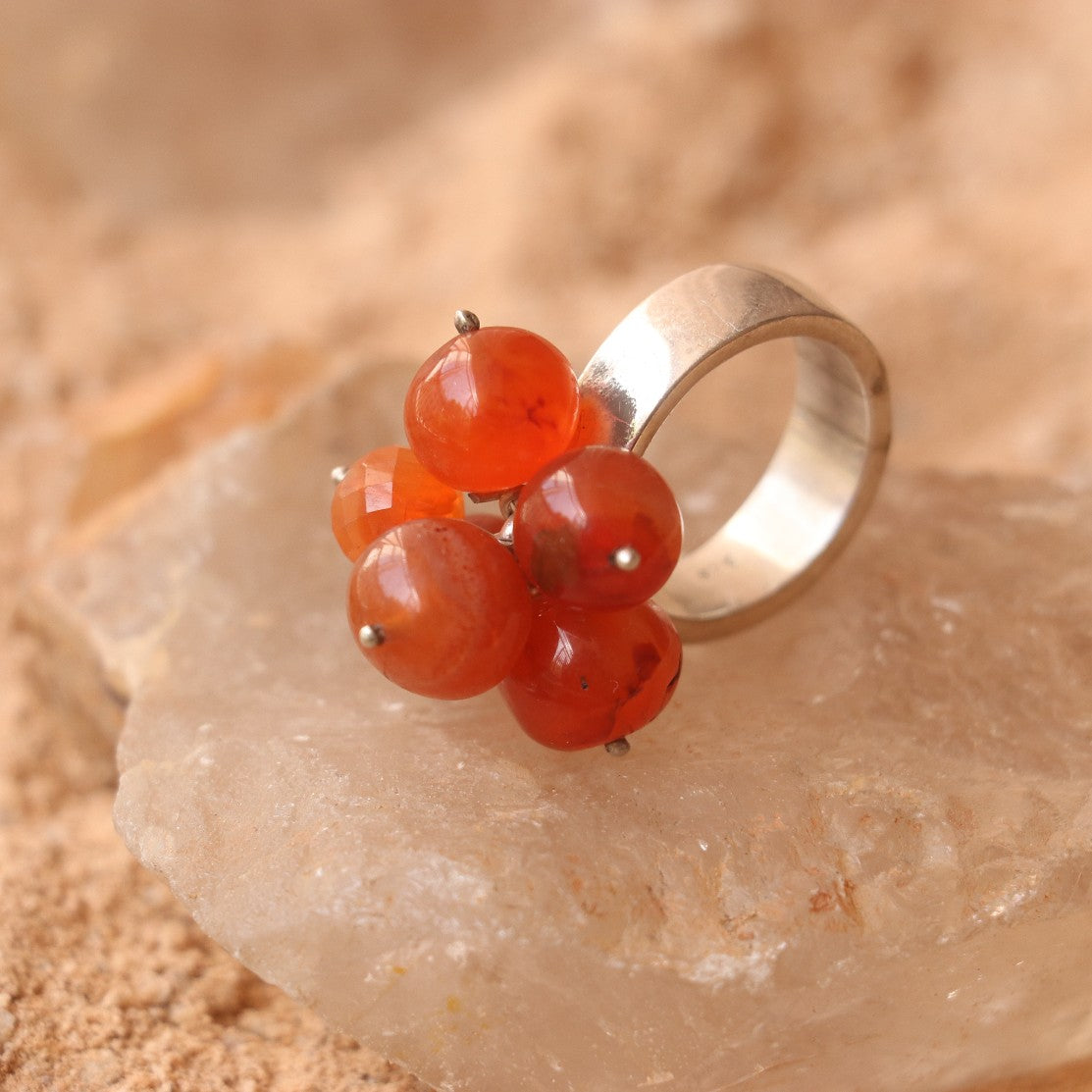 SILVER RING STUDDED WITH AGATE BALLS