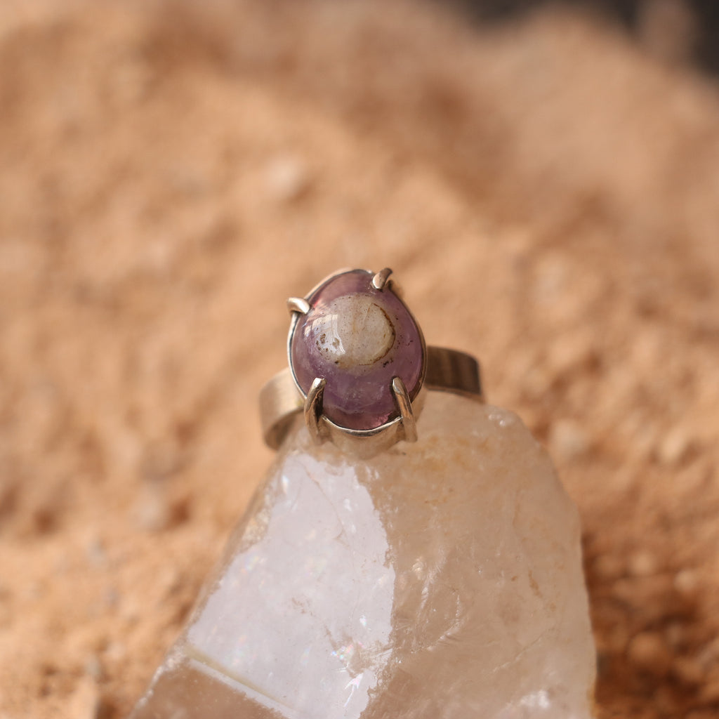 SILVER RING WITH A PURPLE AGATE