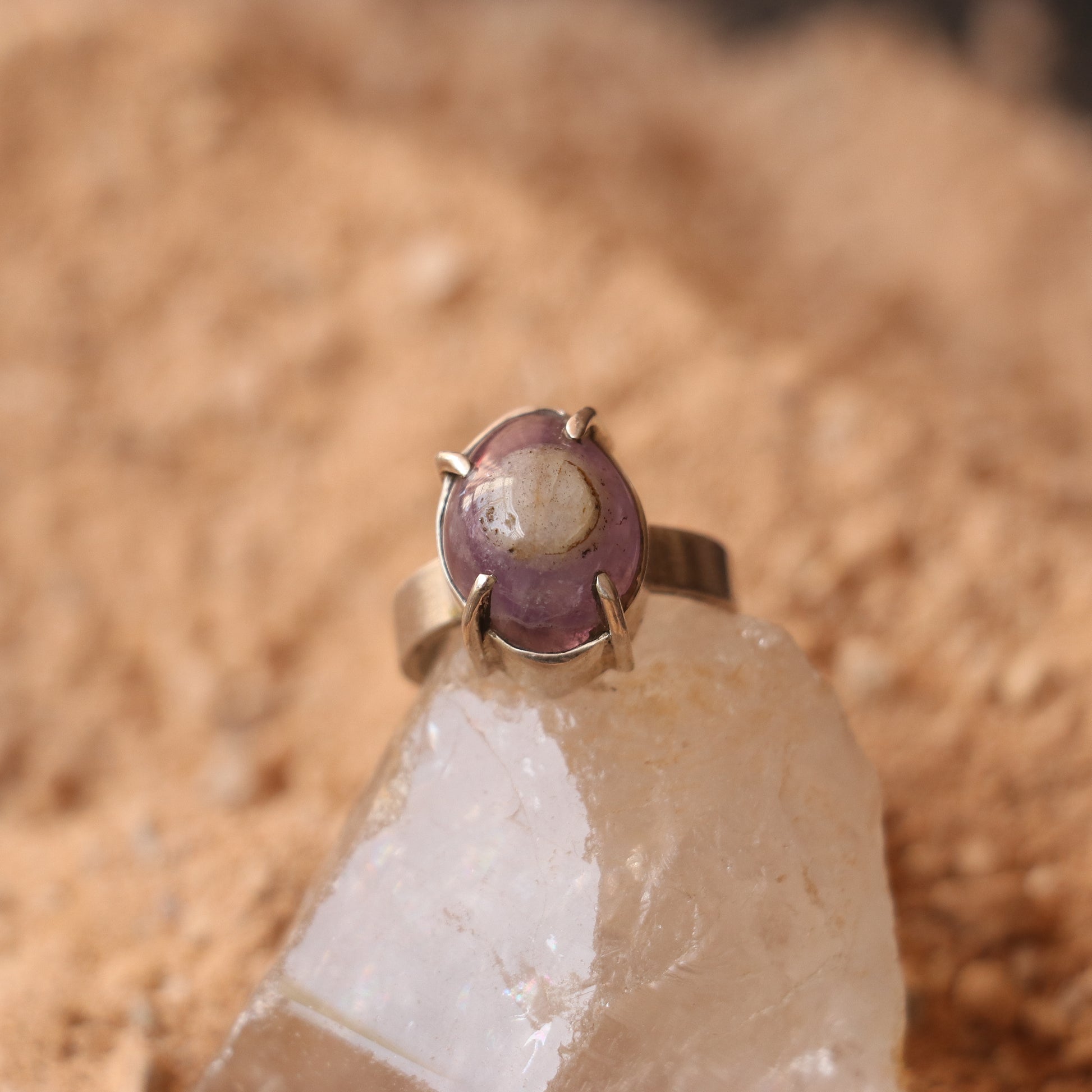 SILVER RING WITH A PURPLE AGATE