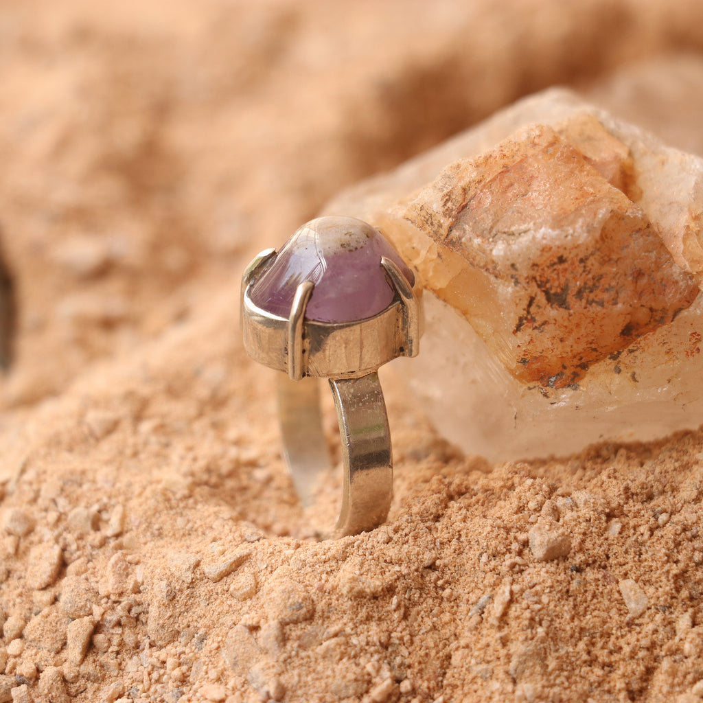 SILVER RING WITH A PURPLE AGATE