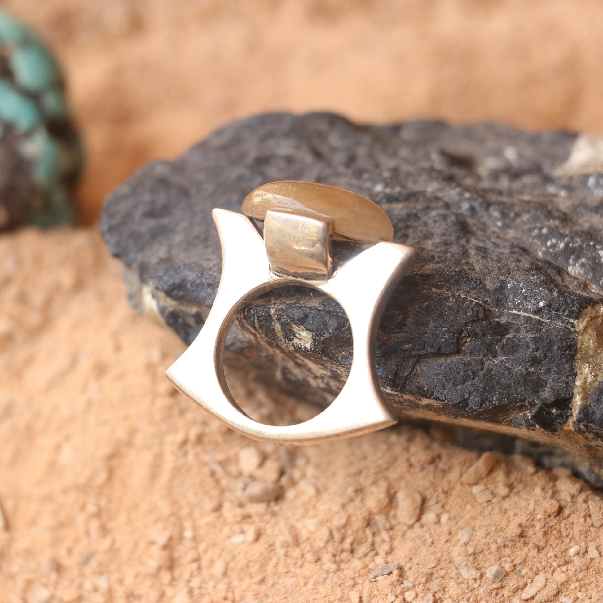 SILVER RING WITH A GOLDEN QUARTZ STONE