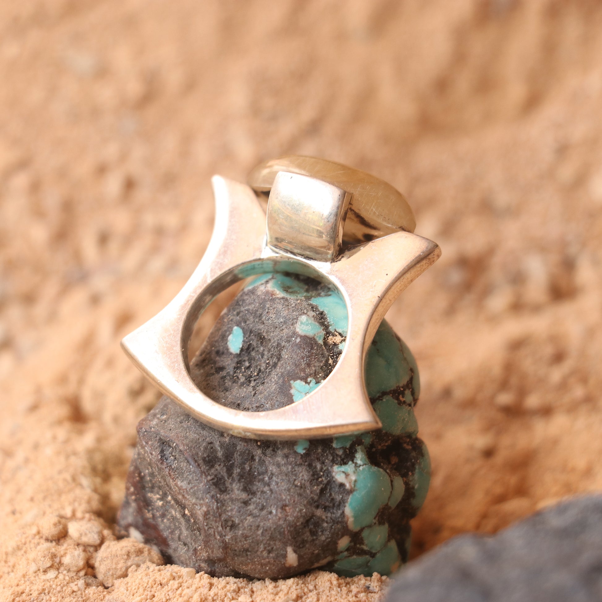 SILVER RING WITH A GOLDEN QUARTZ STONE