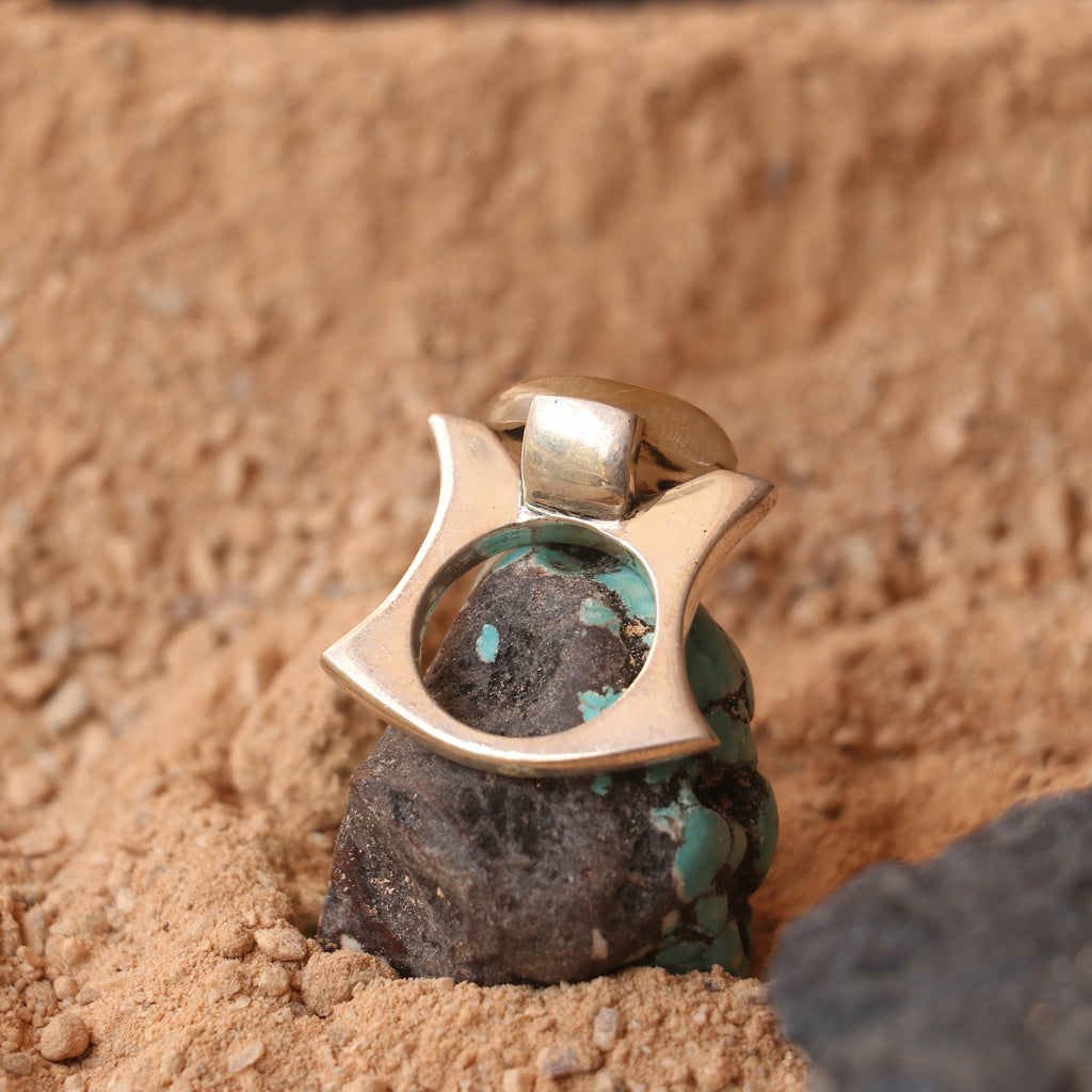 SILVER RING WITH A GOLDEN QUARTZ STONE