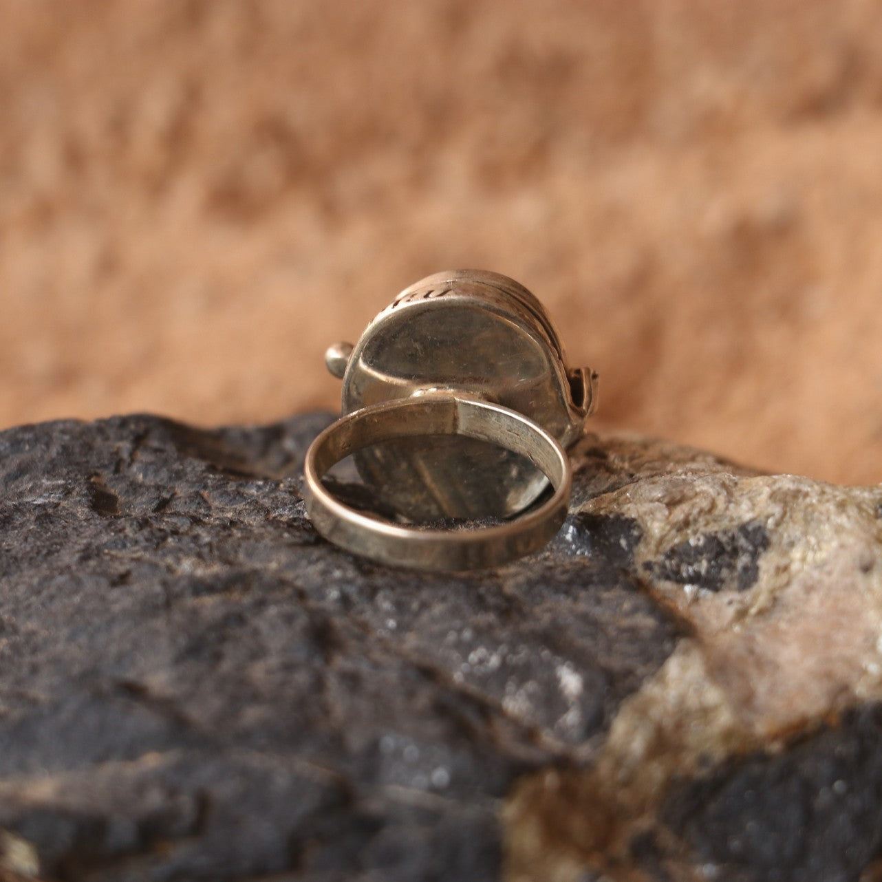 SILVER OPENABLE BOX RING WITH TURQUOISE
