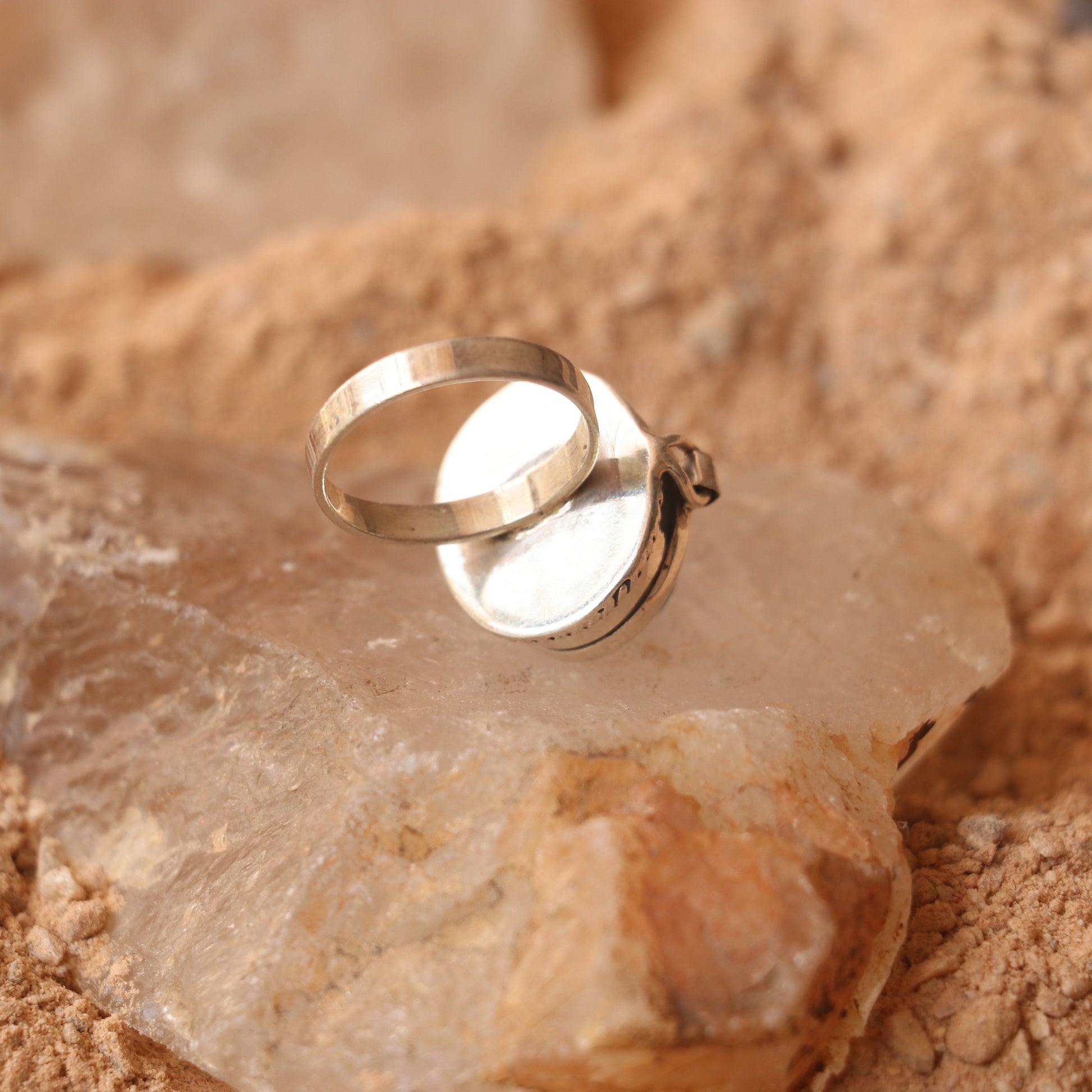 SILVER OPENABLE BOX RING WITH TURQUOISE