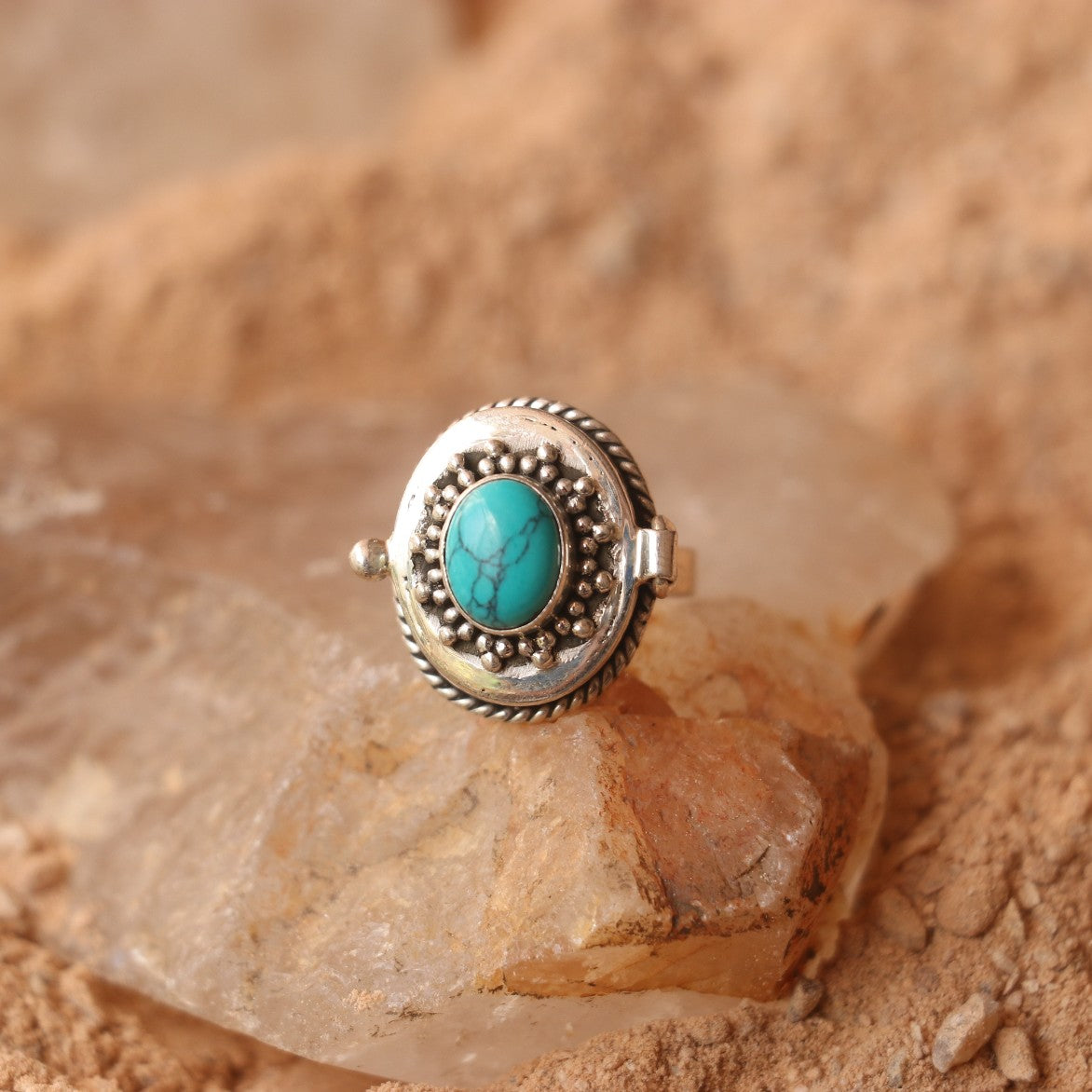 SILVER OPENABLE BOX RING WITH TURQUOISE