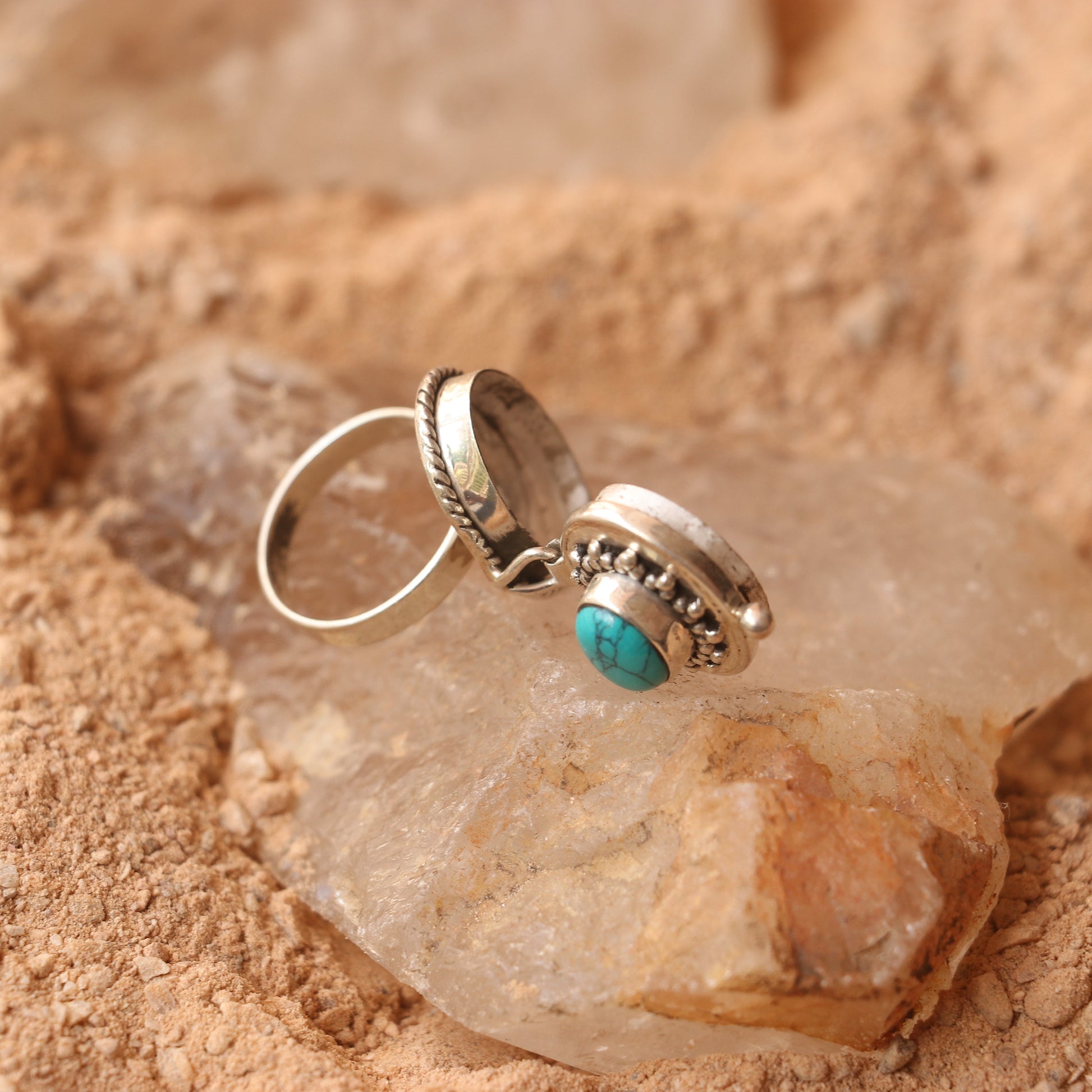 SILVER OPENABLE BOX RING WITH TURQUOISE