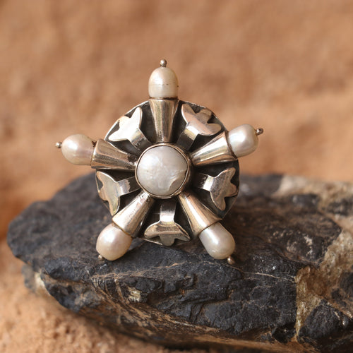 ANTIQUE SILVER RING IN A CIRCULAR DESIGN WITH NATURAL PEARLS