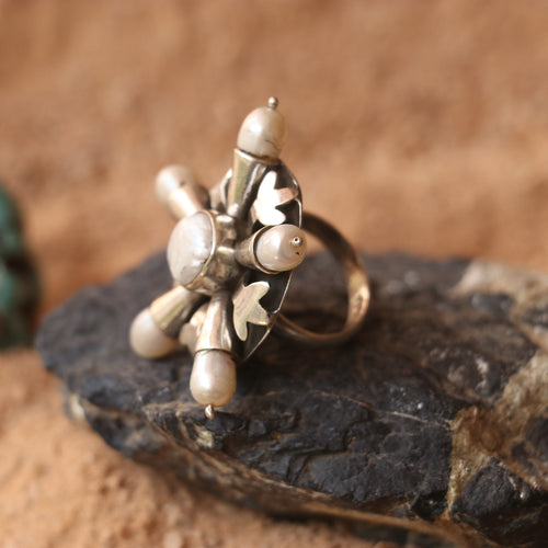 ANTIQUE SILVER RING IN A CIRCULAR DESIGN WITH NATURAL PEARLS
