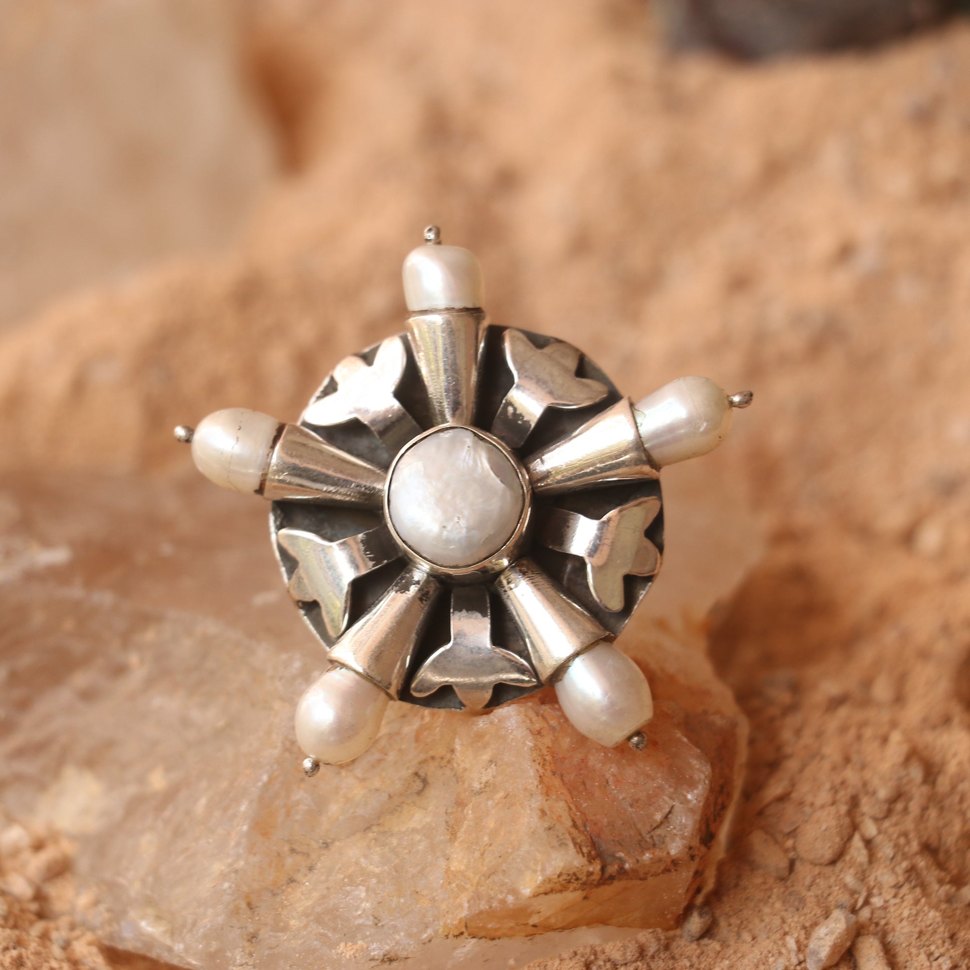 ANTIQUE SILVER RING IN A CIRCULAR DESIGN WITH NATURAL PEARLS