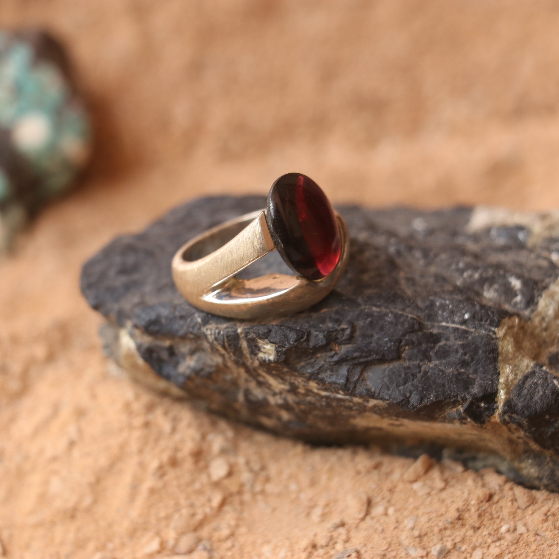 SILVER SMOOTH BAND FEATURING A GARNET