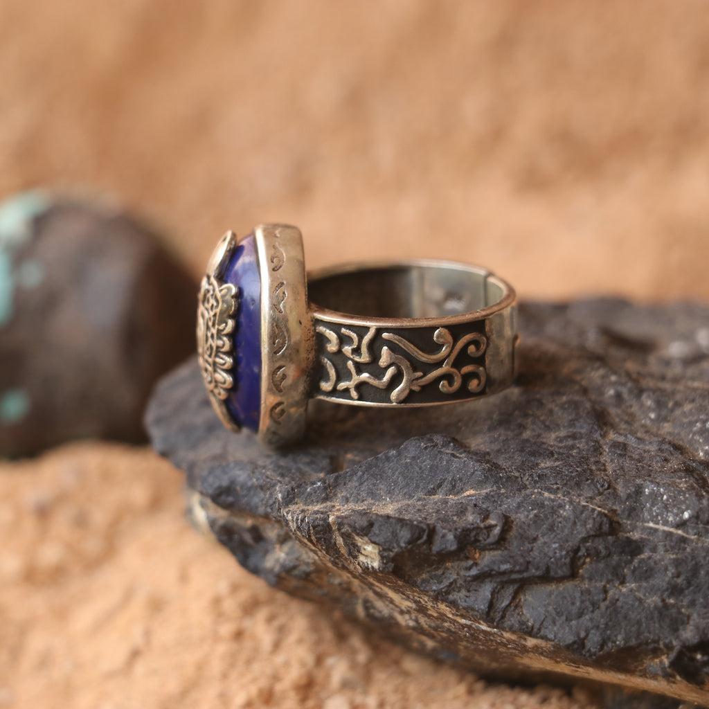 TRIBAL SILVER RING FEATURING A LAPIS LAZULLI STONE