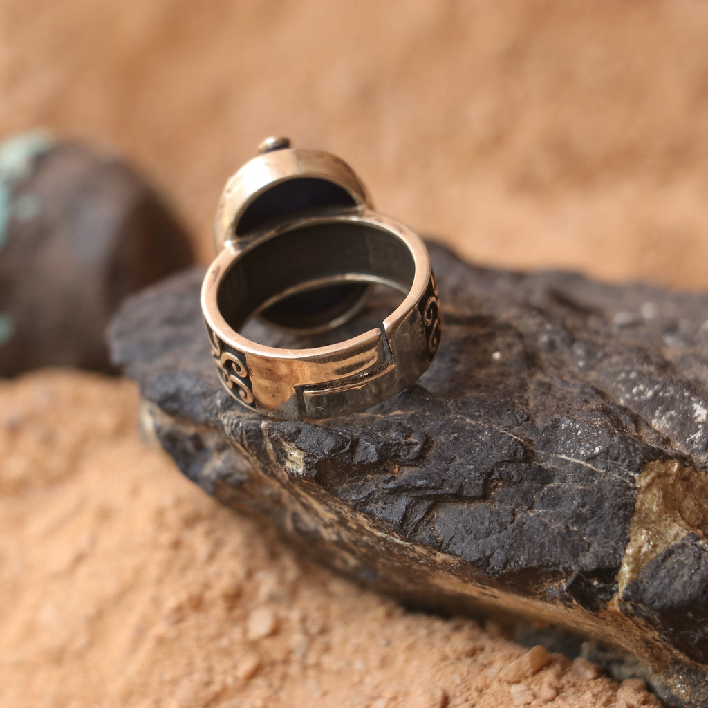 TRIBAL SILVER RING FEATURING A LAPIS LAZULLI STONE
