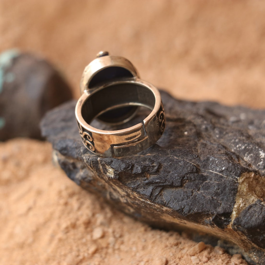 TRIBAL SILVER RING FEATURING A LAPIS LAZULLI STONE
