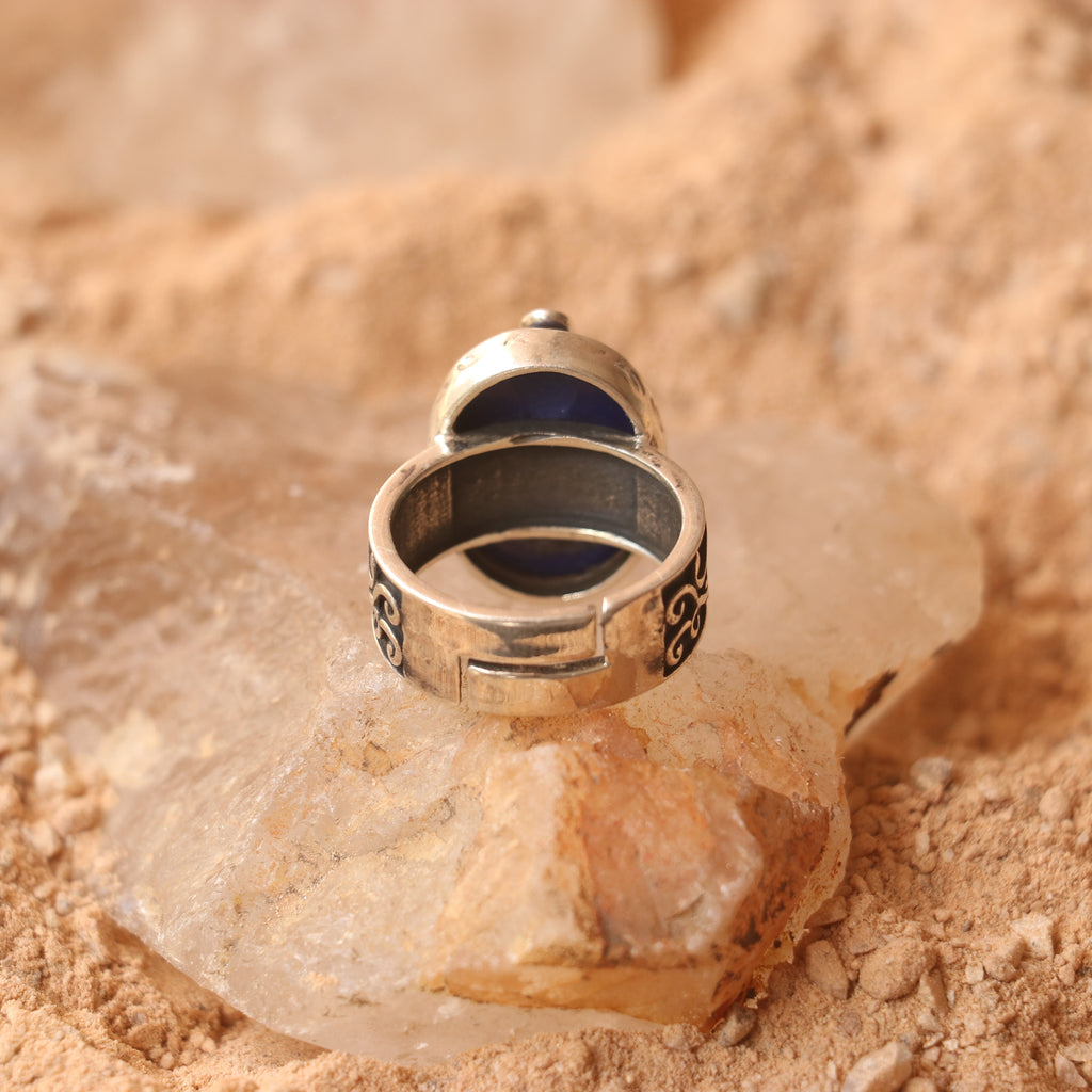 TRIBAL SILVER RING FEATURING A LAPIS LAZULLI STONE